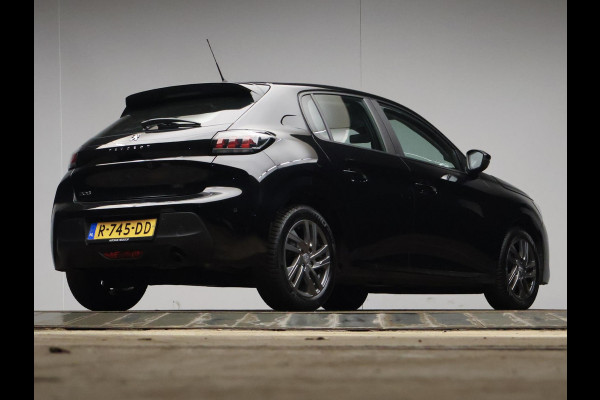 Peugeot 208 1.2 PureTech Allure Sport (APPLE CARPLAY,NAVI,PDC,CRUISE,LED,ELEKTRISCH PAKKET,SPORTSTOELEN,LM VELGEN)