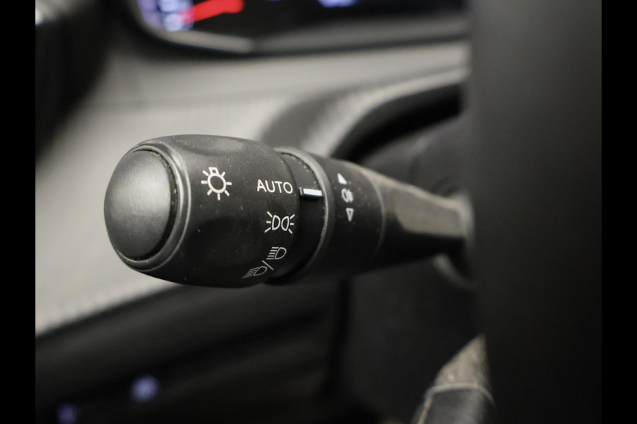 Peugeot 208 1.2 PureTech Allure Sport (APPLE CARPLAY,NAVI,PDC,CRUISE,LED,ELEKTRISCH PAKKET,SPORTSTOELEN,LM VELGEN)
