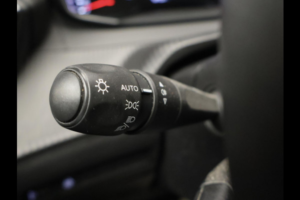 Peugeot 208 1.2 PureTech Allure Sport (APPLE CARPLAY,NAVI,PDC,CRUISE,LED,ELEKTRISCH PAKKET,SPORTSTOELEN,LM VELGEN)