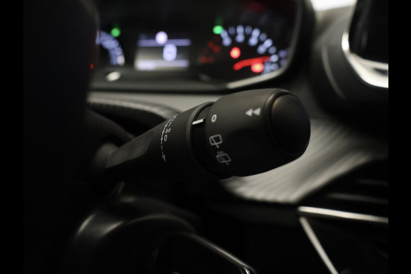 Peugeot 208 1.2 PureTech Allure Sport (APPLE CARPLAY,NAVI,PDC,CRUISE,LED,ELEKTRISCH PAKKET,SPORTSTOELEN,LM VELGEN)