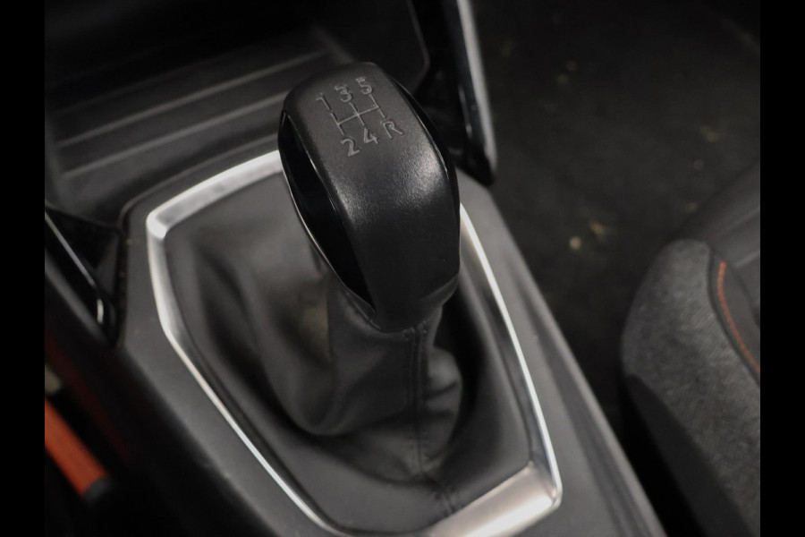 Peugeot 208 1.2 PureTech Allure Sport (APPLE CARPLAY,NAVI,PDC,CRUISE,LED,ELEKTRISCH PAKKET,SPORTSTOELEN,LM VELGEN)