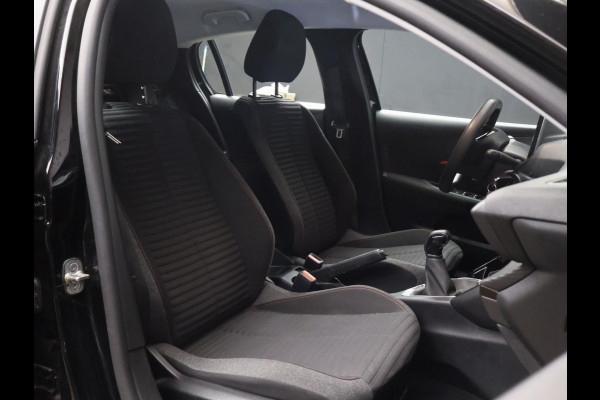 Peugeot 208 1.2 PureTech Allure Sport (APPLE CARPLAY,NAVI,PDC,CRUISE,LED,ELEKTRISCH PAKKET,SPORTSTOELEN,LM VELGEN)