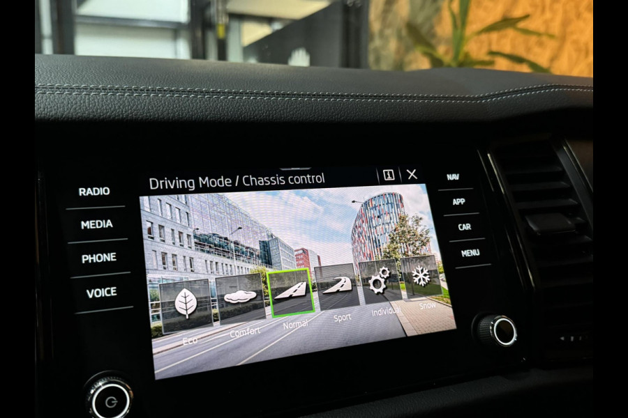 Škoda Kodiaq 2.0 TSI 4x4 Sportline Business Garantie Facelift StoelVentilatie Leder Camera StoelVW StuurVW Sfeer Off-Road Rijklaar