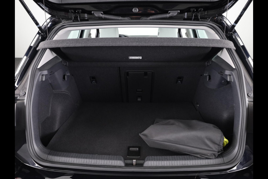 Volkswagen Golf 1.4 eHybrid Style 204 pk Automaat (DSG) | Navigatie | Parkeersensoren | Autom. airco (3 zones) | Stoelverwarming | LED koplampen |