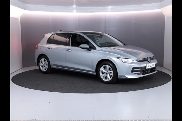 Volkswagen Golf 1.5 eTSI Life Edition 150 PK DSG | Verlengde garantie | Panorama dak | Velours bekleding | Head up Display | Stoel- en stuurverwarming |