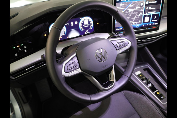 Volkswagen Golf 1.5 eTSI Life Edition 150 PK DSG | Verlengde garantie | Panorama dak | Velours bekleding | Head up Display | Stoel- en stuurverwarming |
