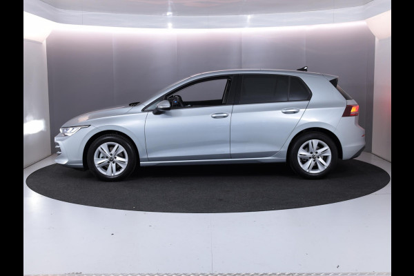 Volkswagen Golf 1.5 eTSI Life Edition 150 PK DSG | Verlengde garantie | Panorama dak | Velours bekleding | Head up Display | Stoel- en stuurverwarming |