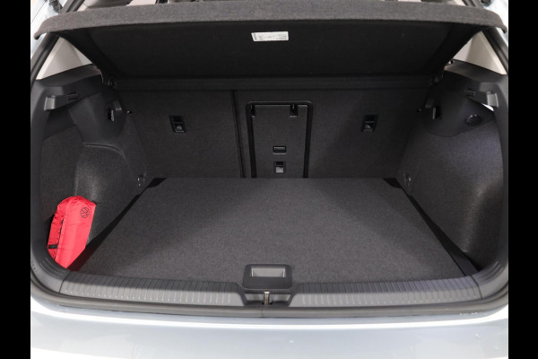 Volkswagen Golf 1.5 eTSI Life Edition 150 PK DSG | Verlengde garantie | Panorama dak | Velours bekleding | Head up Display | Stoel- en stuurverwarming |