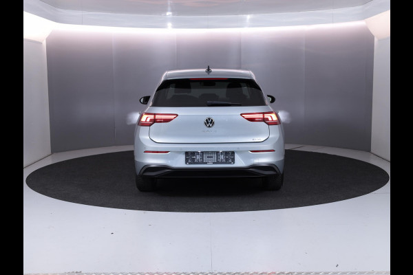 Volkswagen Golf 1.5 eTSI Life Edition 150 PK DSG | Verlengde garantie | Panorama dak | Velours bekleding | Head up Display | Stoel- en stuurverwarming |