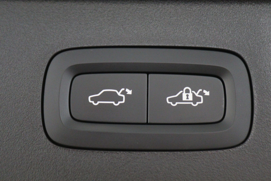 Lynk & Co 01 1.5 360° Camera, Panoramadak, Zwarte hemel, ACC, Apple Carplay, DAB, 20''