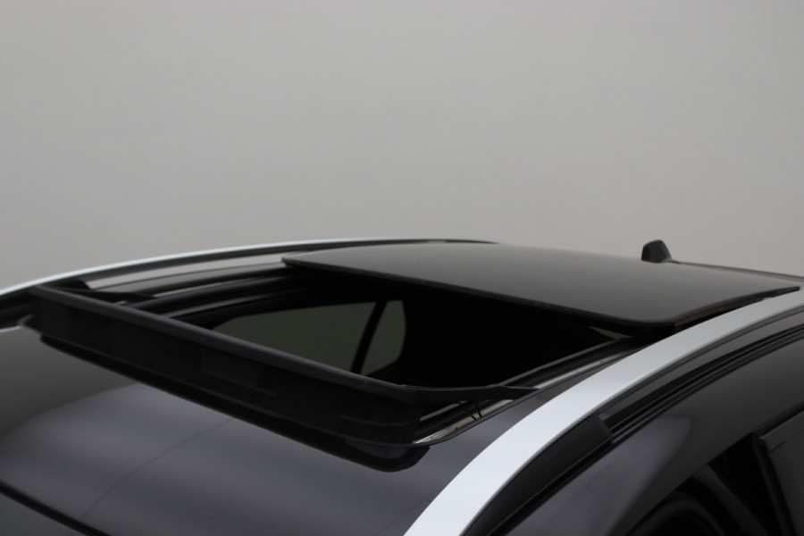 Lynk & Co 01 1.5 360° Camera, Panoramadak, Zwarte hemel, ACC, Apple Carplay, DAB, 20''