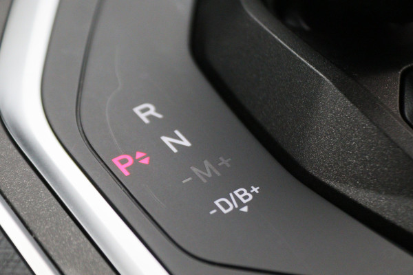 Lynk & Co 01 1.5 360° Camera, Panoramadak, Zwarte hemel, ACC, Apple Carplay, DAB, 20''