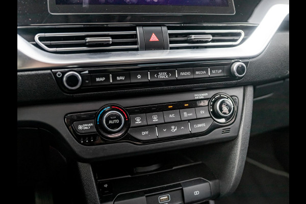 Kia e-Niro ExecutiveLine 64 kWh l Lederen bekleding l Stoel Stuurwielverwarming l JBL premium sound systeem l Schuifkantel dak l SOH 95,8 l