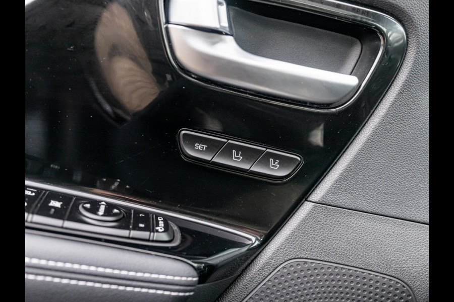 Kia e-Niro ExecutiveLine 64 kWh l Lederen bekleding l Stoel Stuurwielverwarming l JBL premium sound systeem l Schuifkantel dak l SOH 95,8 l