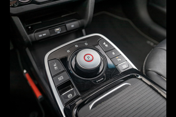 Kia e-Niro ExecutiveLine 64 kWh l Lederen bekleding l Stoel Stuurwielverwarming l JBL premium sound systeem l Schuifkantel dak l SOH 95,8 l