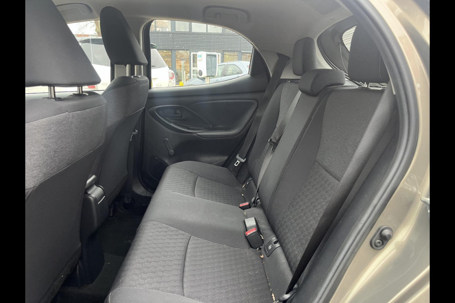 Toyota Yaris 1.5 Hybrid Active Navigatie | Camera | Cruise control | Lane assist | Navigatie