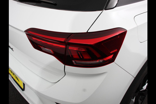Volkswagen T-Roc 1.5 TSI DSG R-Line+Blackpack | Panorama dak | Climate control | Adaptieve cruise control | LED | Navigatie | Achteruitrijcamera | Parkeersensoren | Apple Carplay/ Android Auto | Radio