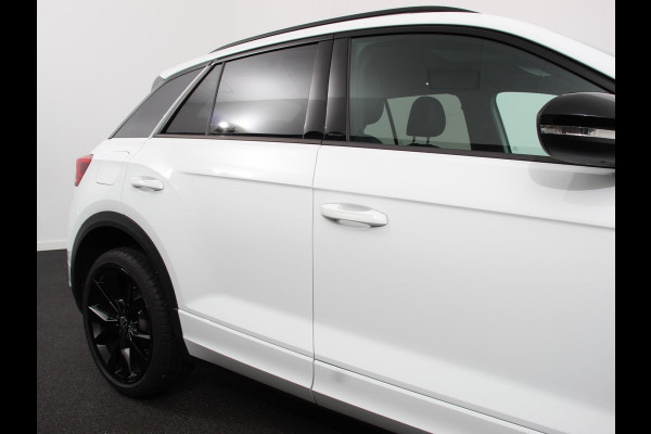 Volkswagen T-Roc 1.5 TSI DSG R-Line+Blackpack | Panorama dak | Climate control | Adaptieve cruise control | LED | Navigatie | Achteruitrijcamera | Parkeersensoren | Apple Carplay/ Android Auto | Radio