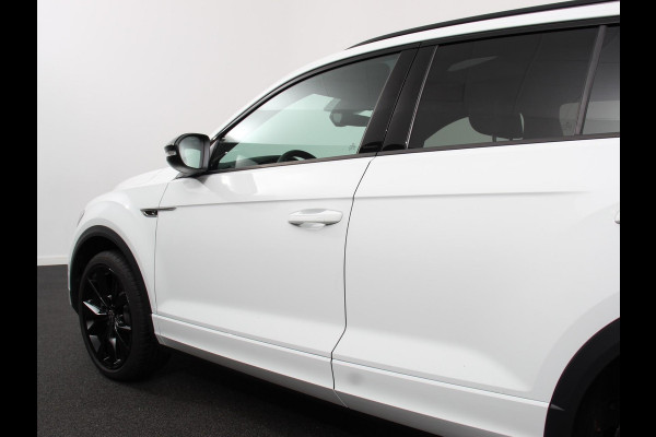 Volkswagen T-Roc 1.5 TSI DSG R-Line+Blackpack | Panorama dak | Climate control | Adaptieve cruise control | LED | Navigatie | Achteruitrijcamera | Parkeersensoren | Apple Carplay/ Android Auto | Radio