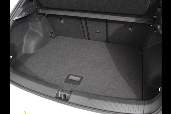 Volkswagen T-Roc 1.5 TSI DSG R-Line+Blackpack | Panorama dak | Climate control | Adaptieve cruise control | LED | Navigatie | Achteruitrijcamera | Parkeersensoren | Apple Carplay/ Android Auto | Radio