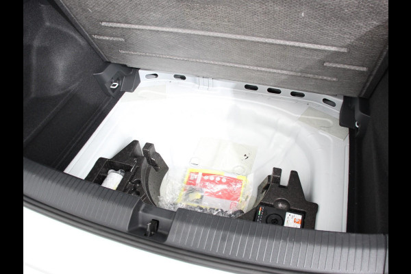 Volkswagen T-Roc 1.5 TSI DSG R-Line+Blackpack | Panorama dak | Climate control | Adaptieve cruise control | LED | Navigatie | Achteruitrijcamera | Parkeersensoren | Apple Carplay/ Android Auto | Radio