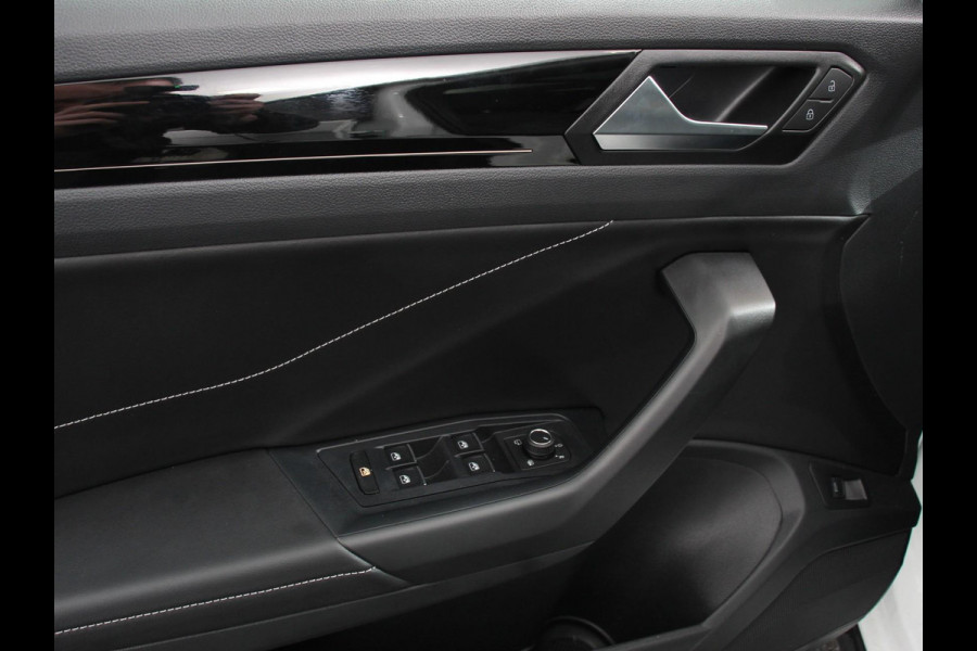 Volkswagen T-Roc 1.5 TSI R-Line+Blackpack Climate control | Adaptieve cruise control | LED | Navigatie | Achteruitrijcamera | Parkeersensoren | Apple Carplay/ Android Auto | Radio