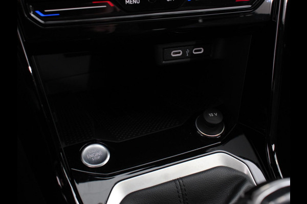 Volkswagen T-Roc 1.5 TSI R-Line+Blackpack Climate control | Adaptieve cruise control | LED | Navigatie | Achteruitrijcamera | Parkeersensoren | Apple Carplay/ Android Auto | Radio