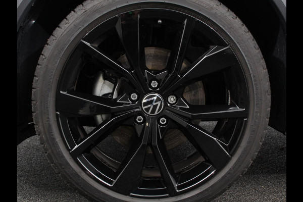 Volkswagen T-Roc 1.5 TSI R-Line+Blackpack Climate control | Adaptieve cruise control | LED | Navigatie | Achteruitrijcamera | Parkeersensoren | Apple Carplay/ Android Auto | Radio