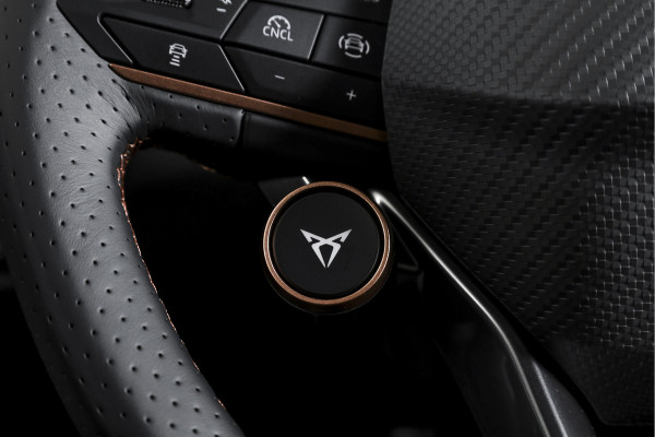CUPRA Formentor 1.5 TSI e-Hybrid 272 PK VZ Performance | Dig. Cockpit | Adapt. Cruise | Stoel-+Stuurverw. | PDC | Camera | NAV + App. Connect | ECC | Sennheiser | Elek. Klep | LM 19" | 6918