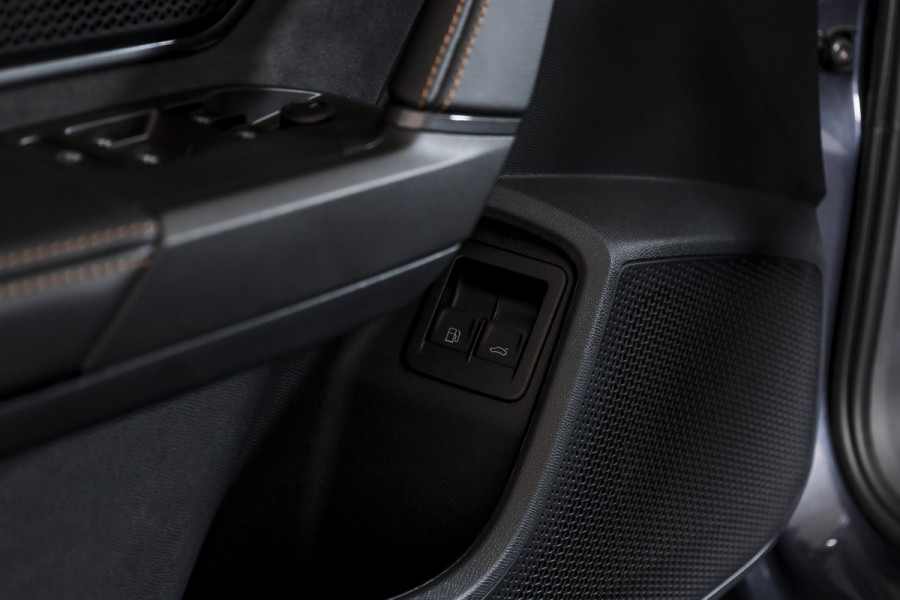 CUPRA Formentor 1.5 TSI e-Hybrid 272 PK VZ Performance | Dig. Cockpit | Adapt. Cruise | Stoel-+Stuurverw. | PDC | Camera | NAV + App. Connect | ECC | Sennheiser | Elek. Klep | LM 19" | 6918