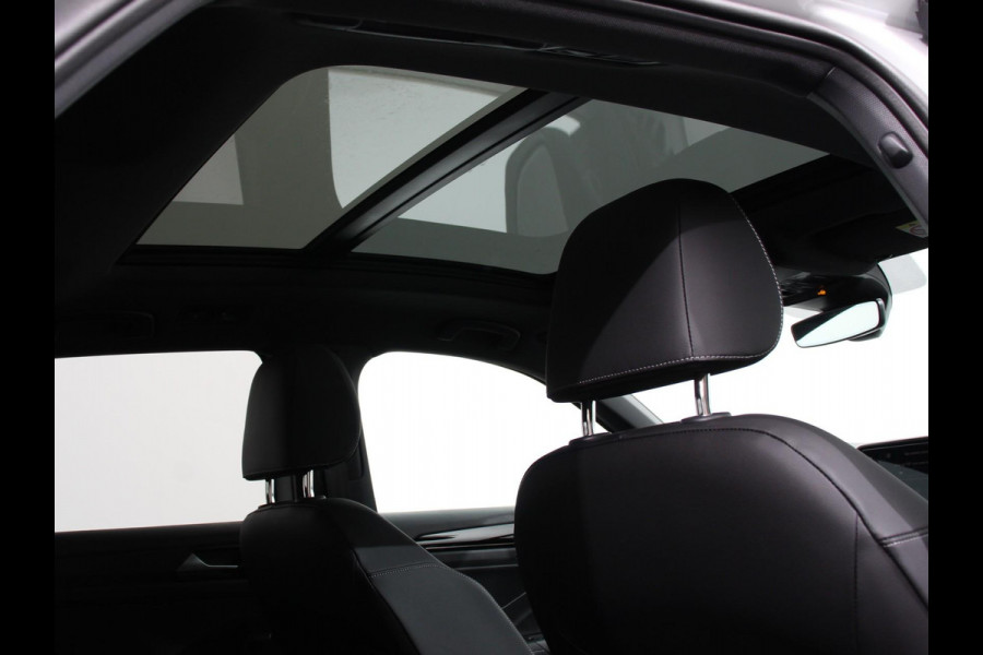 Volkswagen T-Roc 1.5 TSI DSG R-Line+Blackpack Climate control | Adaptieve cruise control | Panoramadak | LED | Navigatie | Achteruitrijcamera | Parkeersensoren | Apple Carplay/ Android Auto | Radio