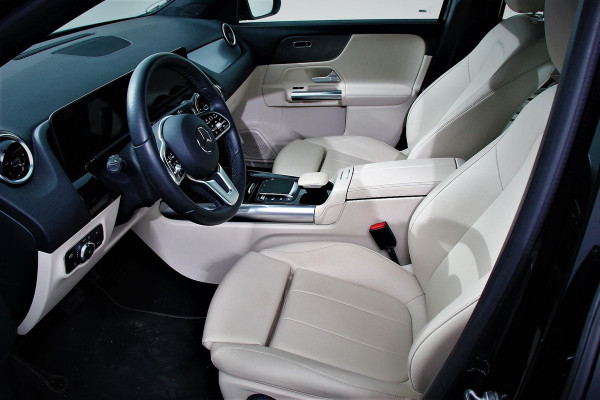 Mercedes-Benz GLA 200 Automaat Progressive Mercedes-Benz GLA-klasse 200 Progressive | Navigatie | Camera | Lederen Bekleding | Elektrische Achterklep | DAB  LED |