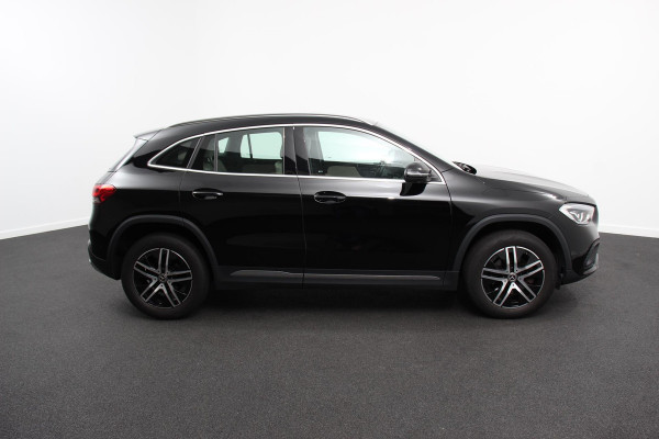 Mercedes-Benz GLA 200 Automaat Progressive Mercedes-Benz GLA-klasse 200 Progressive | Navigatie | Camera | Lederen Bekleding | Elektrische Achterklep | DAB  LED |