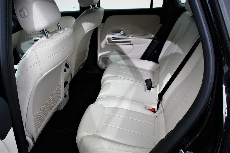 Mercedes-Benz GLA 200 Automaat Progressive Mercedes-Benz GLA-klasse 200 Progressive | Navigatie | Camera | Lederen Bekleding | Elektrische Achterklep | DAB  LED |