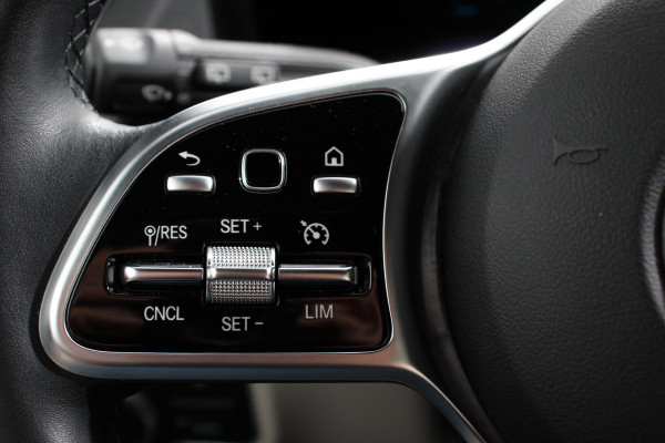 Mercedes-Benz GLA 200 Automaat Progressive Mercedes-Benz GLA-klasse 200 Progressive | Navigatie | Camera | Lederen Bekleding | Elektrische Achterklep | DAB  LED |