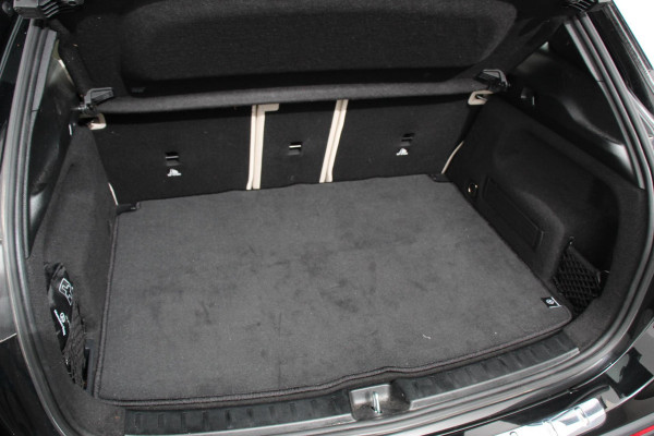 Mercedes-Benz GLA 200 Automaat Progressive Mercedes-Benz GLA-klasse 200 Progressive | Navigatie | Camera | Lederen Bekleding | Elektrische Achterklep | DAB  LED |