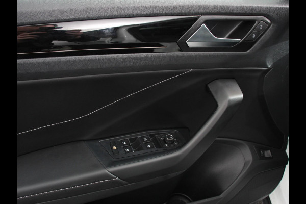 Volkswagen T-Roc 1.5 TSI DSG R-Line+Blackpack Climate control | Adaptieve cruise control | Panoramadak | LED | Navigatie | Achteruitrijcamera | Parkeersensoren | Apple Carplay/ Android Auto | Radio