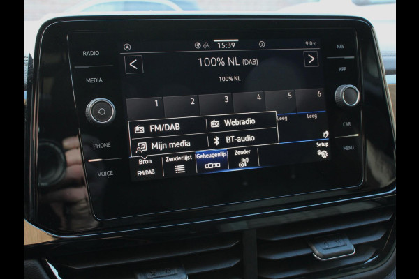Volkswagen T-Roc 1.5 TSI DSG R-Line+Blackpack Climate control | Adaptieve cruise control | Panoramadak | LED | Navigatie | Achteruitrijcamera | Parkeersensoren | Apple Carplay/ Android Auto | Radio