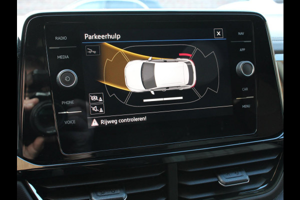 Volkswagen T-Roc 1.5 TSI DSG R-Line+Blackpack Climate control | Adaptieve cruise control | Panoramadak | LED | Navigatie | Achteruitrijcamera | Parkeersensoren | Apple Carplay/ Android Auto | Radio