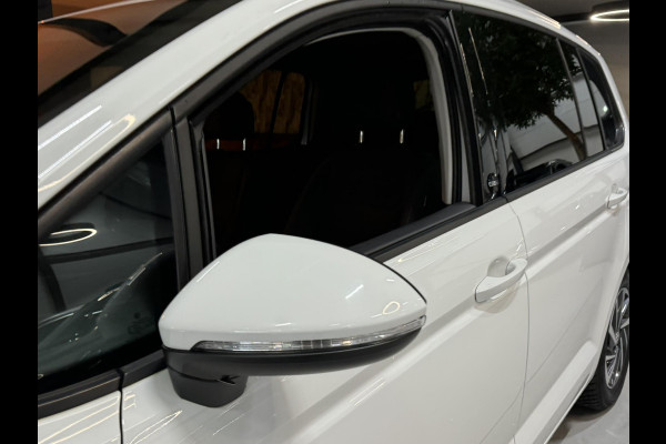 Volkswagen Touran 1.4 TSI Highline 7p Garantie Standkachel StoelVW Camera Carplay Adoptieve Cruise Navi Clima Led Rijklaar