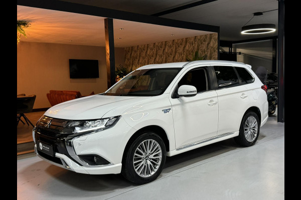 Mitsubishi Outlander 2.4 PHEV Intense Garantie Camera Navi StoelVW LED Cruise Clima Rijklaar