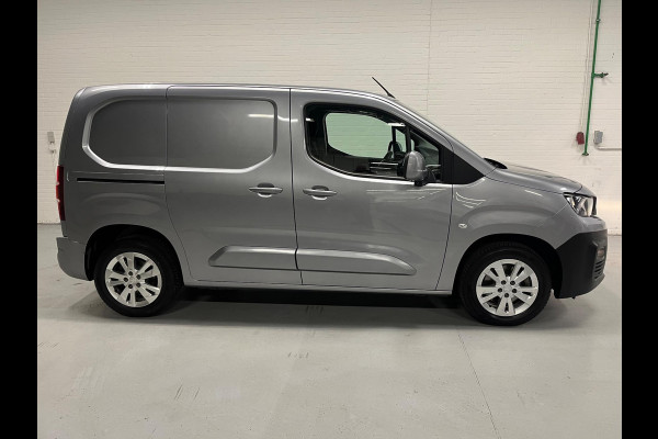 Peugeot Partner 1.5 BlueHDI 131pk euro6 Premium, Airco, CruiseControl, Camera, navigatie, Metallic, Trekhaak, LMV, Rijklaarprijs!