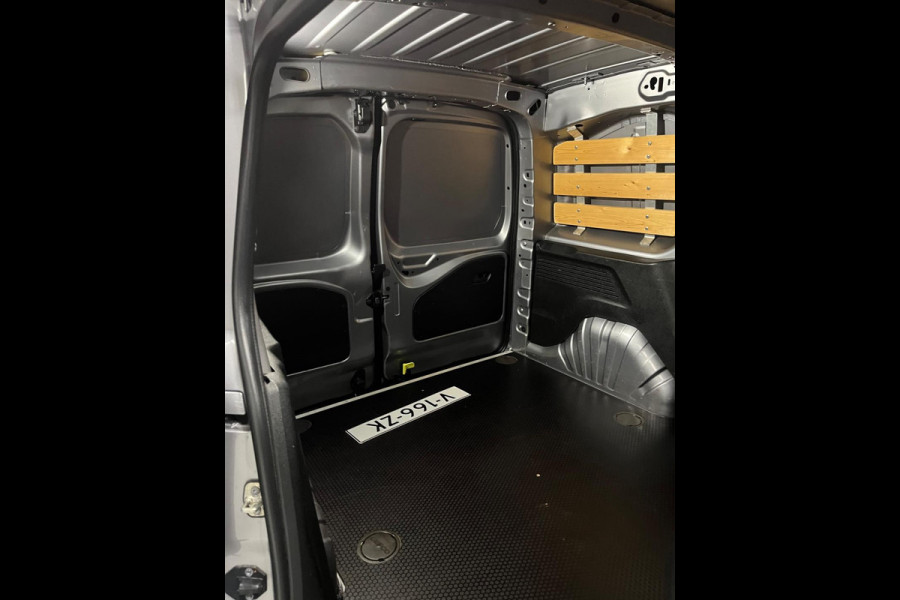 Peugeot Partner 1.5 BlueHDI 131pk euro6 Premium, Airco, CruiseControl, Camera, navigatie, Metallic, Trekhaak, LMV, Rijklaarprijs!