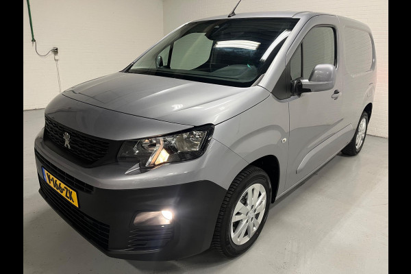 Peugeot Partner 1.5 BlueHDI 131pk euro6 Premium, Airco, CruiseControl, Camera, navigatie, Metallic, Trekhaak, LMV, Rijklaarprijs!