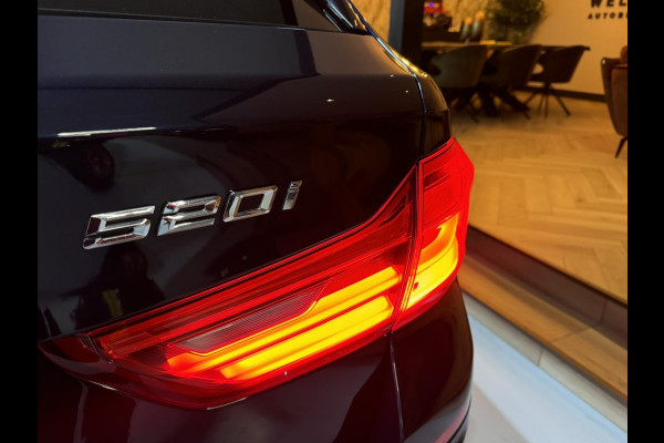 BMW 5 Serie Touring 520i Sport Line M Garantie Pano Memory StoelVentilatie StoelVW Elek Stuur Elek Achterklep Navi Cruise Rijklaar