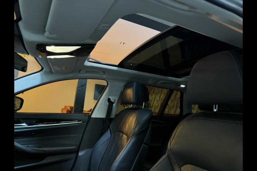 BMW 5 Serie Touring 520i Sport Line M Garantie Pano Memory StoelVentilatie StoelVW Elek Stuur Elek Achterklep Navi Cruise Rijklaar