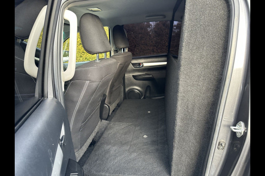 Toyota Hilux 2.4 D-4D AUTOMAAT / 4x4 / 1e EIG. / 3.500 KG AHG / CAMERA / TREKHAAK / ECC / ADAPTIVE CRUISE / CARPLAY