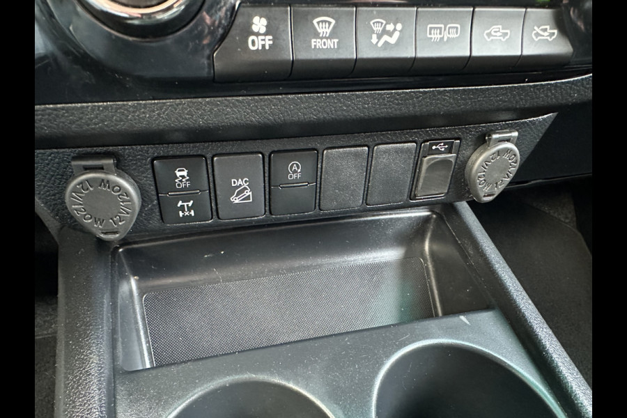 Toyota Hilux 2.4 D-4D AUTOMAAT / 4x4 / 1e EIG. / 3.500 KG AHG / CAMERA / TREKHAAK / ECC / ADAPTIVE CRUISE / CARPLAY