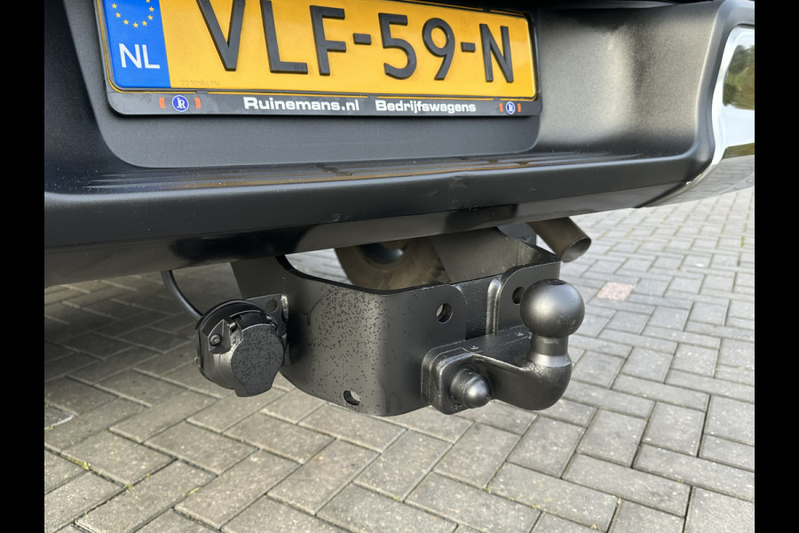 Toyota Hilux 2.4 D-4D AUTOMAAT / 4x4 / 1e EIG. / 3.500 KG AHG / CAMERA / TREKHAAK / ECC / ADAPTIVE CRUISE / CARPLAY