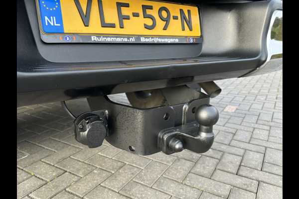 Toyota Hilux 2.4 D-4D AUTOMAAT / 4x4 / 1e EIG. / 3.500 KG AHG / CAMERA / TREKHAAK / ECC / ADAPTIVE CRUISE / CARPLAY